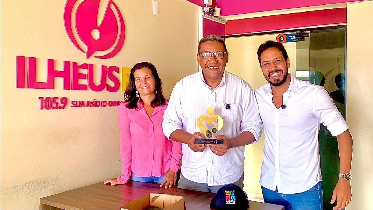 ILHÉUS FM É PREMIADA POR CONTRIBUIÇÃO SOCIAL EM EVENTO DO INSTITUTO AMIGOS SOLIDÁRIOS