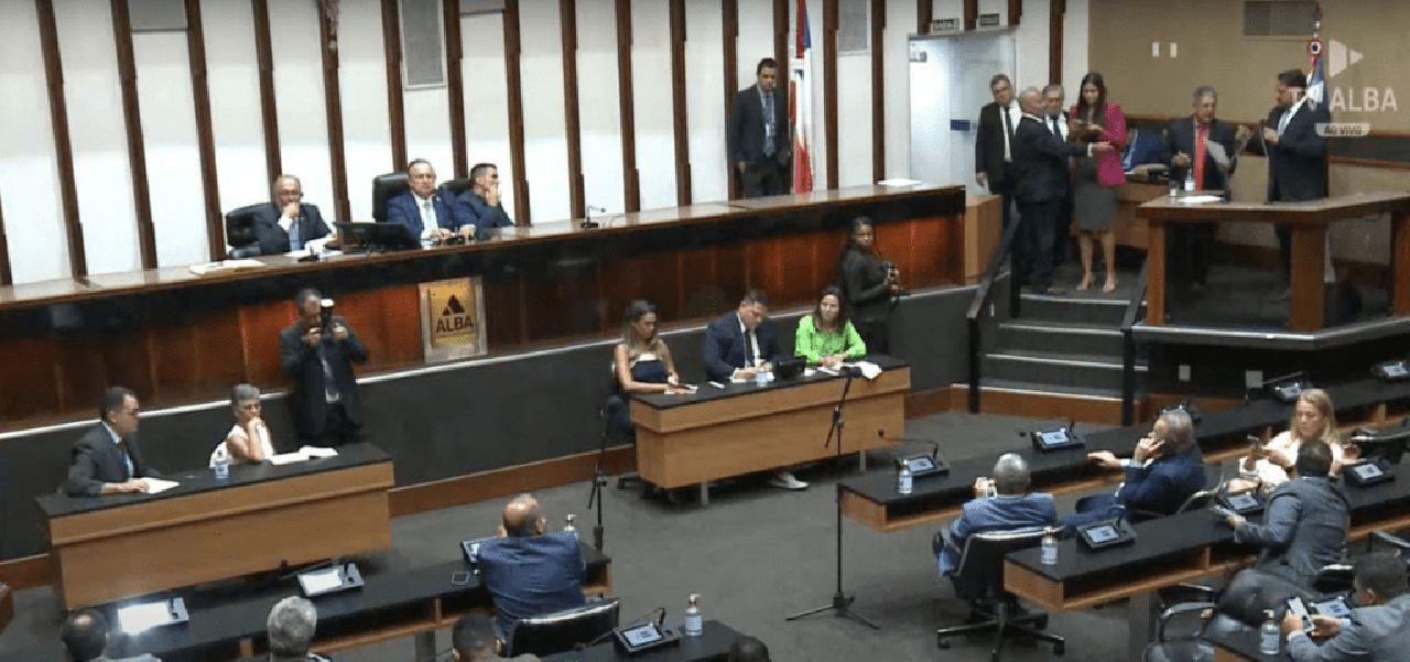 DEPUTADOS ESTADUAIS APROVAM PEC QUE PERMITE A REELEIÇÃO DO PRESIDENTE DA ASSEMBLEIA LEGISLATIVA