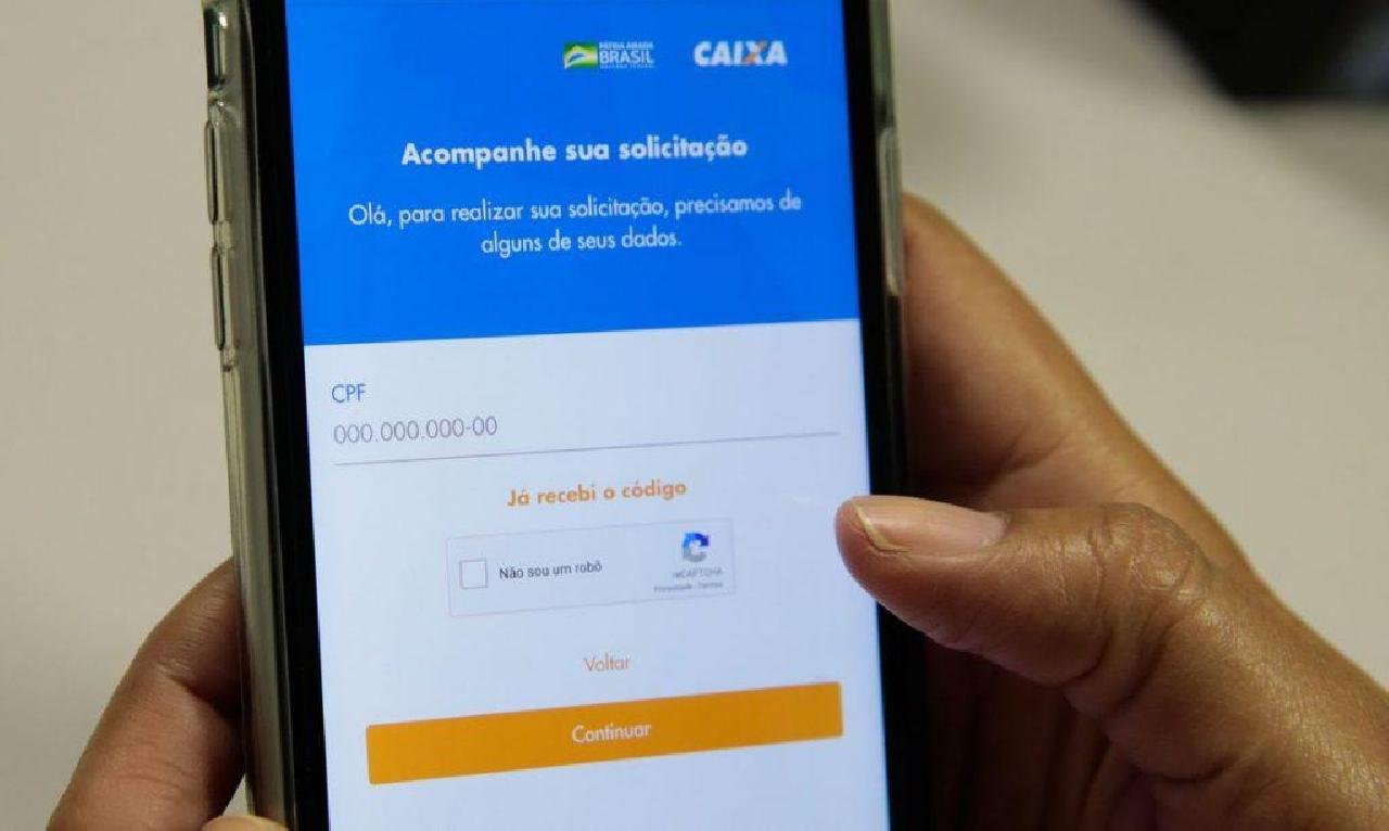 CAIXA PAGA R$ 300 A 1,6 MILHÃO BENEFICIÁRIOS DO BOLSA FAMÍLIA