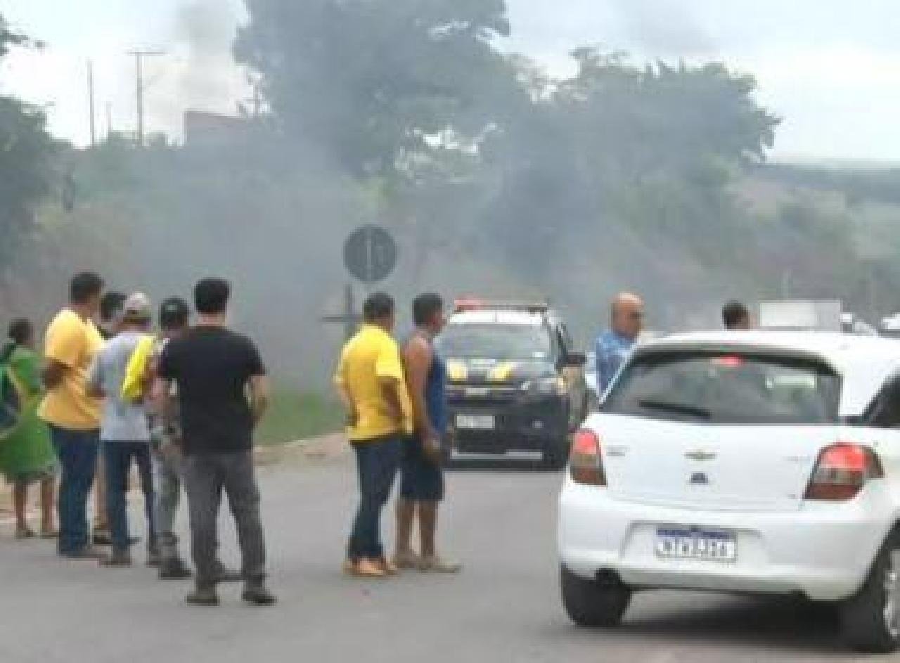 Brs SÃo Bloqueadas Por Bolsonaristas Em Teixeira De Freitas E Itabela O Tabuleiro 7424