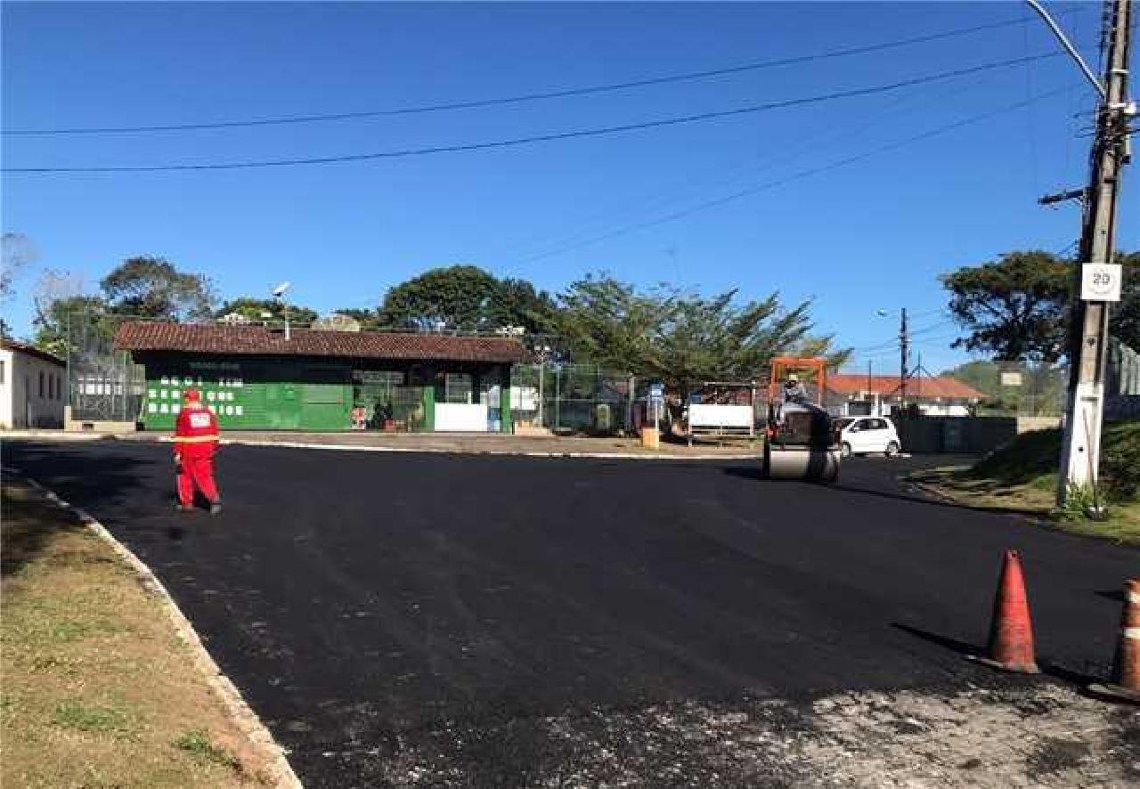 ASFALTO LEGAL CHEGA AO CONDOMÍNIO MORADAS DO BOSQUE E PREFEITURA SEGUE RECUPERANDO VIAS EM ILHÉUS