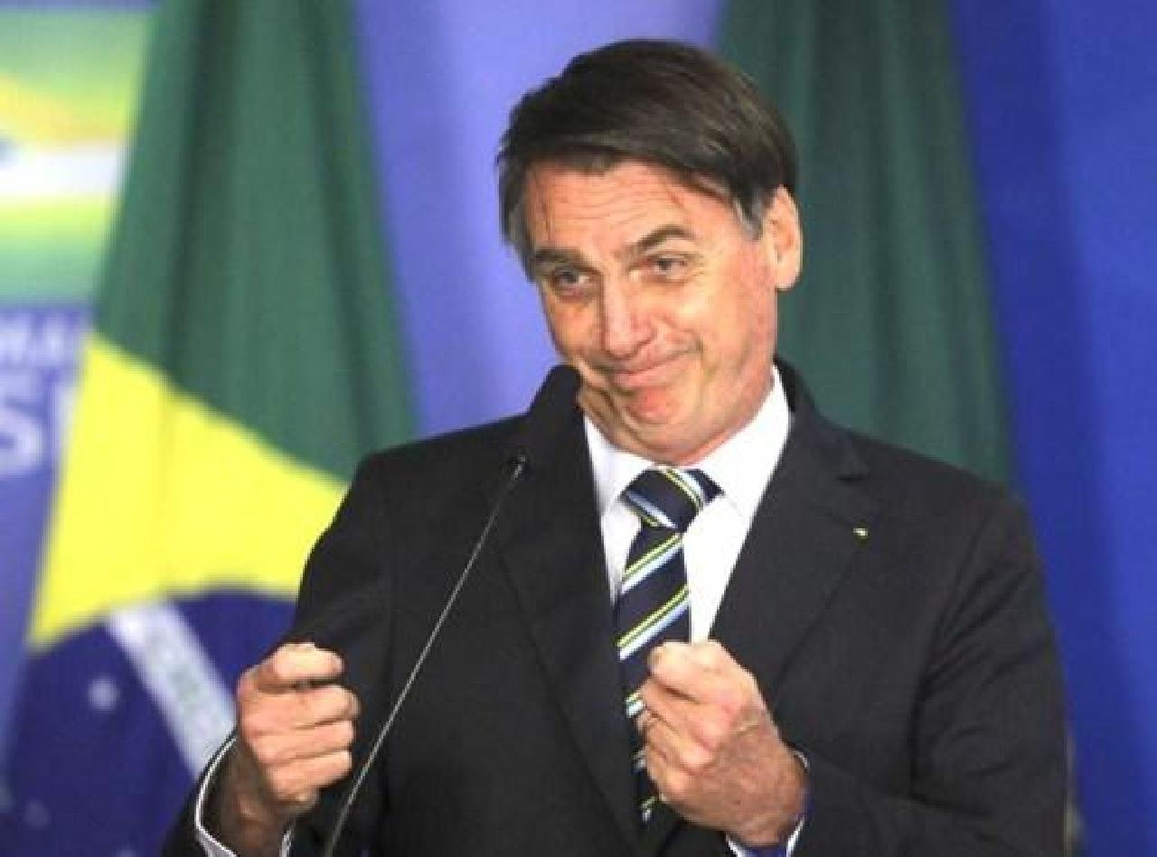 “EU LAMENTO, TEM QUE APROVAR, NÃO TINHA COMO”, DIZ BOLSONARO SOBRE REFORMA