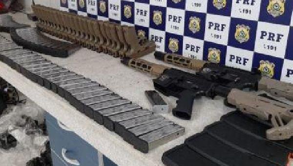 CONQUISTA: PISTOLAS, FUZIS E CARREGADORES APREENDIDOS SERIAM LEVADOS PARA SERRINHA