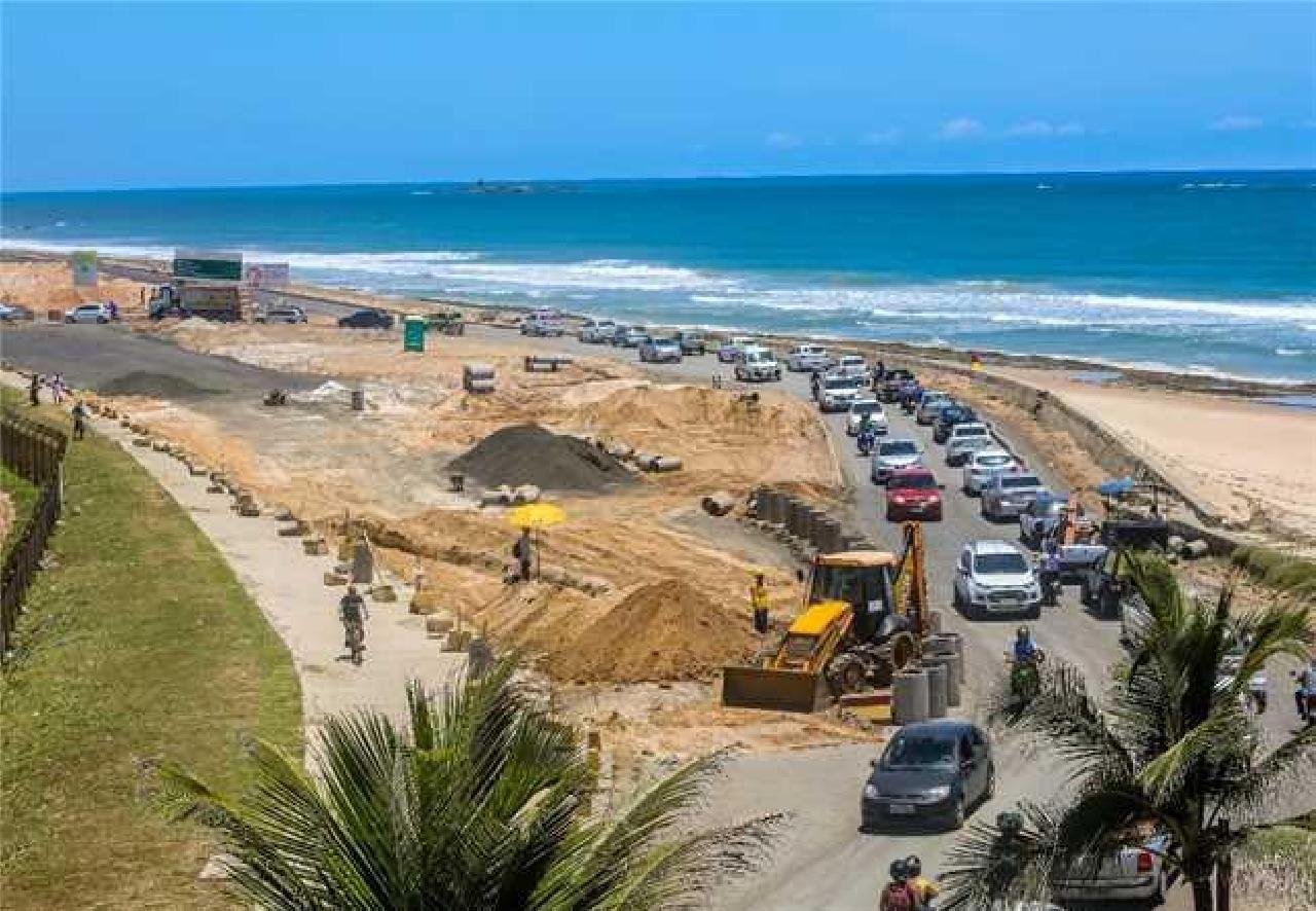 TRÂNSITO NO PONTAL É DESVIADO PARA A RUA CASTRO ALVES