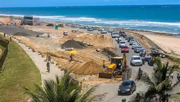 TRÂNSITO NO PONTAL É DESVIADO PARA A RUA CASTRO ALVES