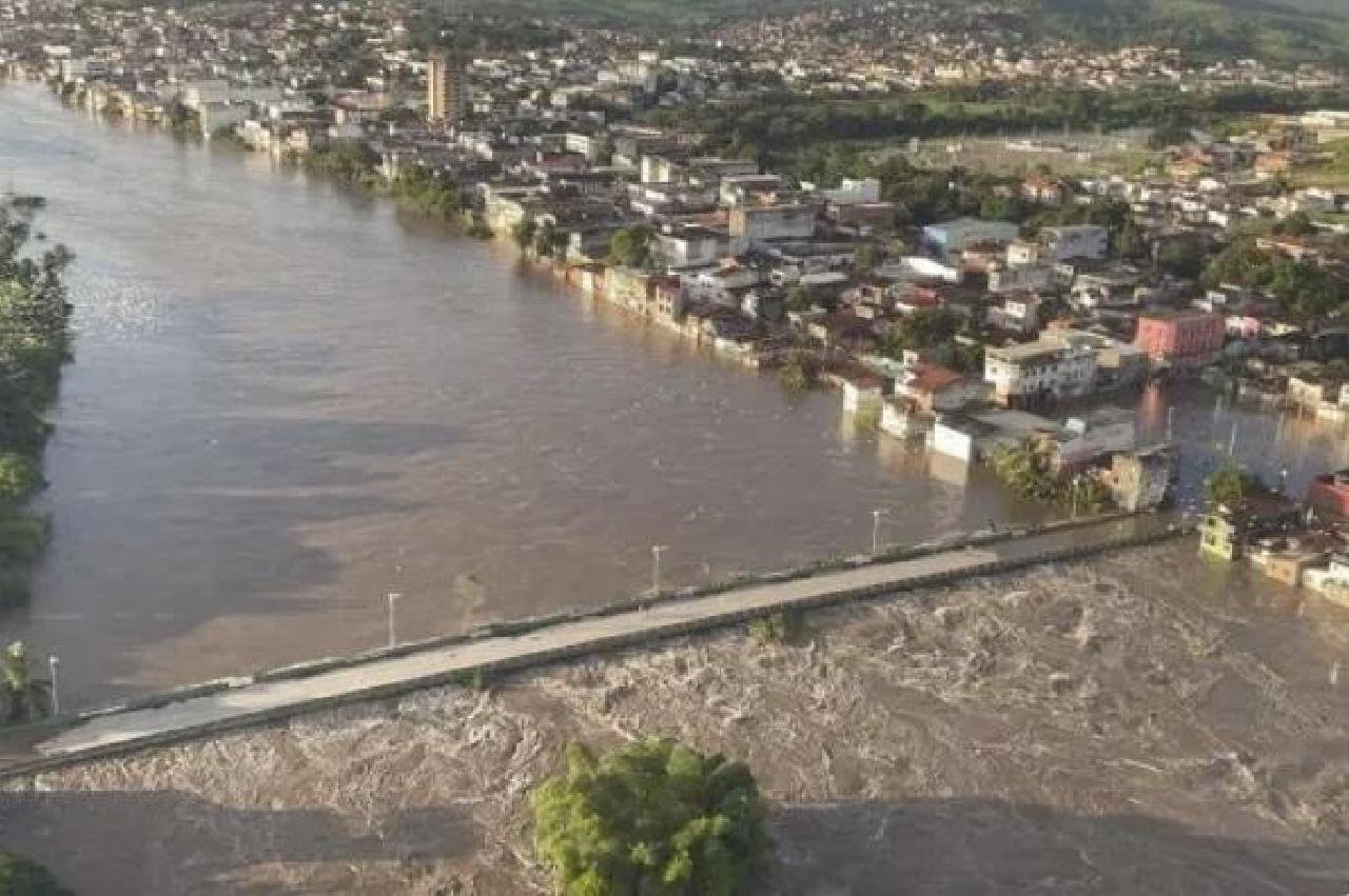 BAHIA: GOVERNADOR SANCIONA LEI QUE CONCEDERÁ EMPRÉSTIMO E TARIFA SOCIAL A VÍTIMAS DAS ENCHENTES 