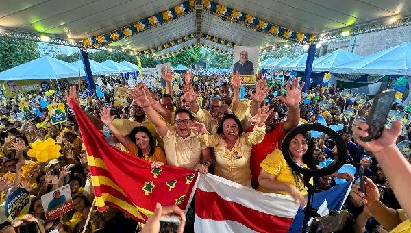 BENTO LIMA E KÁTIA RIBEIRO OFICIALIZAM CANDIDATURA PARA A PREFEITURA DE ILHÉUS