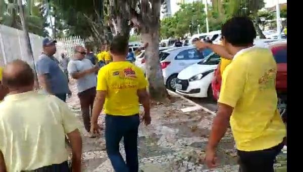 TAXISTAS X APLICATIVOS: VÍDEO MOSTRA CONFUSÃO EM ILHÉUS