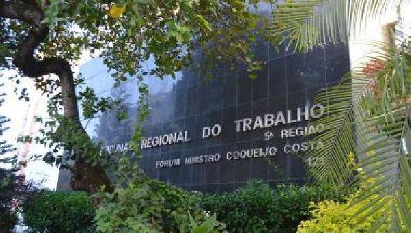 SERVIDORES DO TRT-BA PODEM DECRETAR GREVE SANITÁRIA CONTRA RETORNO AO TRABALHO PRESENCIAL