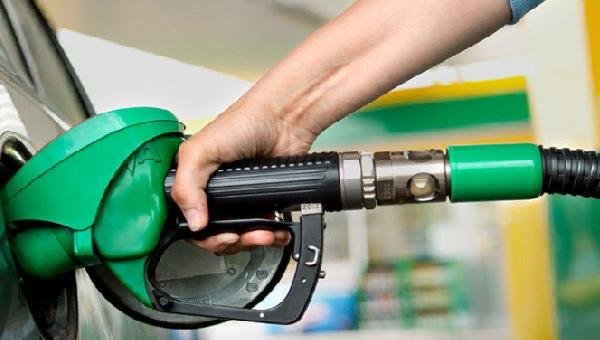 GASOLINA FICA 3% MAIS BARATA NOS POSTOS, DEPOIS DE CORTES NOS PREÇOS DA PETROBRÁS 