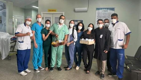 HOSPITAL REGIONAL COSTA DO CACAU PRESTA HOMENAGEM A PACIENTES E FUNCIONÁRIOS EM REFERÊNCIA AO DIA DOS PAIS