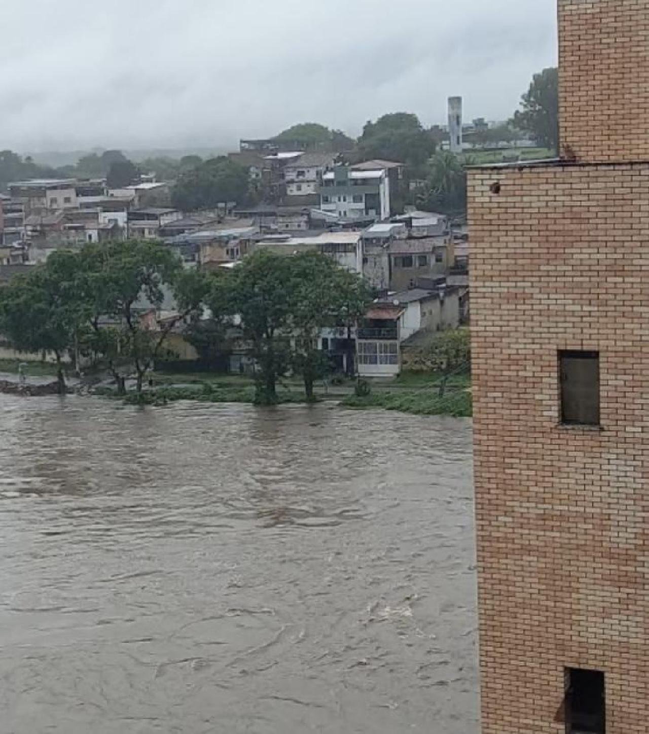 ITABUNA: NÍVEL DO RIO CACHOEIRA SOBE E LIGA ALERTA