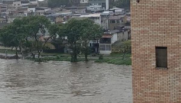 ITABUNA: NÍVEL DO RIO CACHOEIRA SOBE E LIGA ALERTA