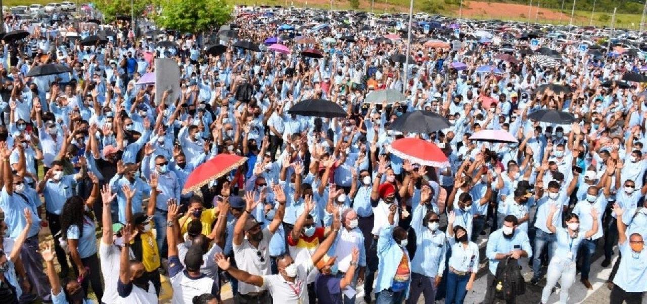 APROVADO POR UNANIMIDADE, ACORDO COM A FORD PÕE FIM A "VIA-CRÚCIS DE NEGOCIAÇÕES", DIZ SINDICATO