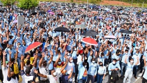 APROVADO POR UNANIMIDADE, ACORDO COM A FORD PÕE FIM A "VIA-CRÚCIS DE NEGOCIAÇÕES", DIZ SINDICATO