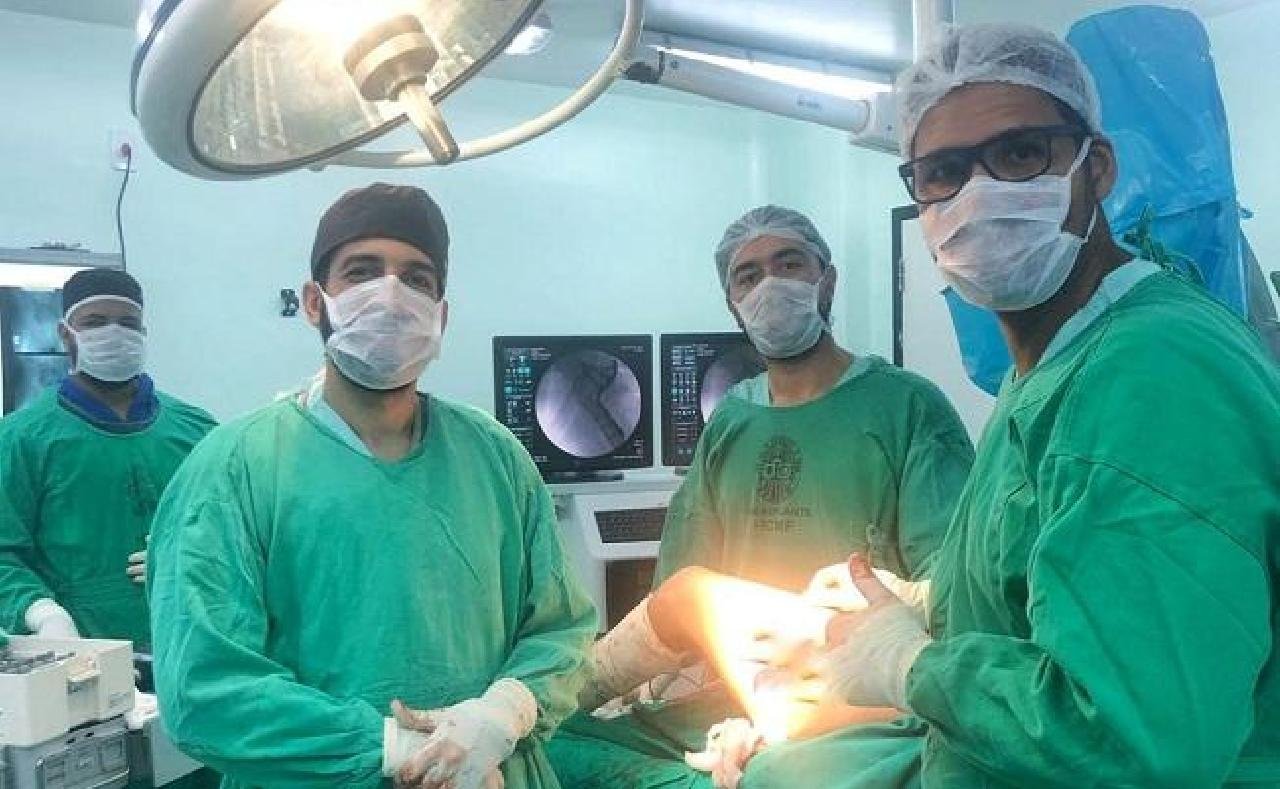 MÉDICOS REALIZAM CIRURGIA ORTOPÉDICA PEDIÁTRICA INÉDITA NO SUL DA BAHIA