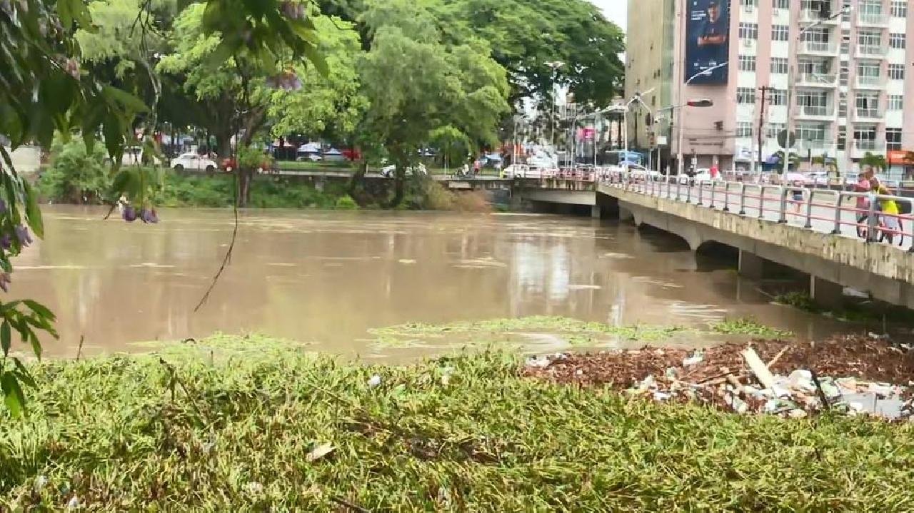 CHUVA CAUSA ESTRAGOS EM ITABUNA E MUNICÍPIOS DA REGIÃO; RIO CACHOEIRA SUBIU 7 METROS