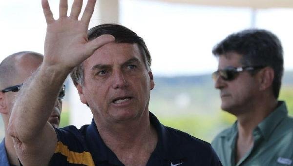 BOLSONARO CHAMA PAULO FREIRE DE ‘ENERGÚMENO’ E DIZ QUE TV ESCOLA ‘DESEDUCA’