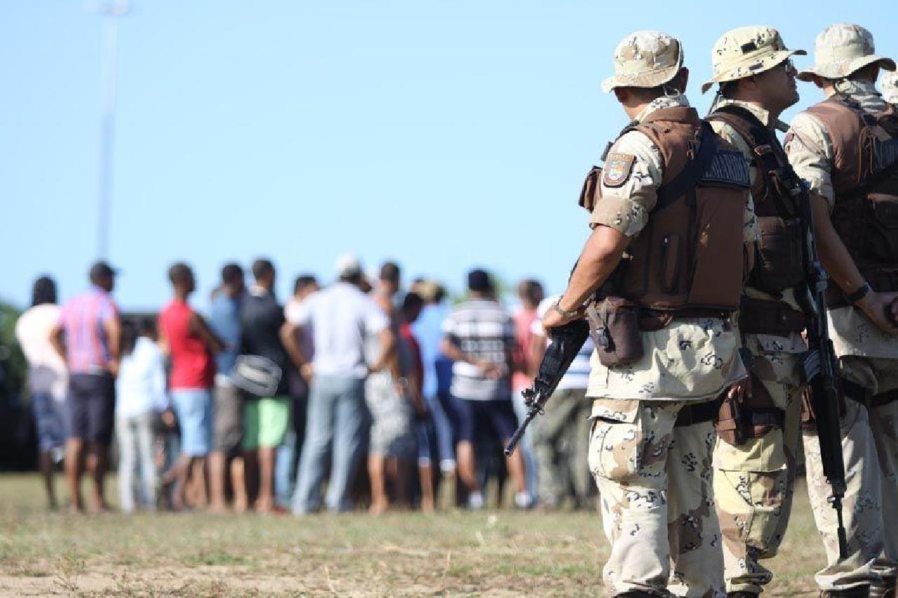 BAHIA: GOVERNO PAGARÁ R$ 35,5 MILHÕES A POLICIAIS POR REDUÇÃO DE MORTES