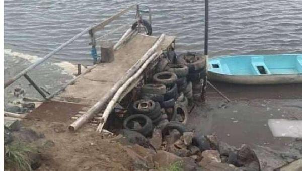 PIER GAMBIARRA É CONSTRUÍDO NA BAÍA DO PONTAL