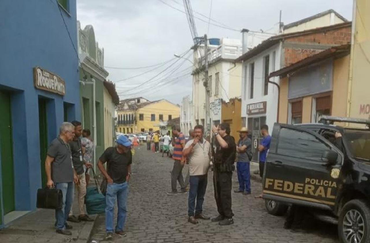 PRODUTORES DE LICOR ARTESANAL ESTÃO COM RECEIO DE SOFRER OPERAÇÕES DA POLÍCIA FEDERAL E DO MINISTÉRIO DA AGRICULTURA 