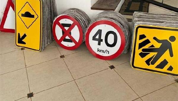 MIL NOVAS PLACAS DE SINALIZAÇÃO SERÃO INSTALADAS EM ILHÉUS