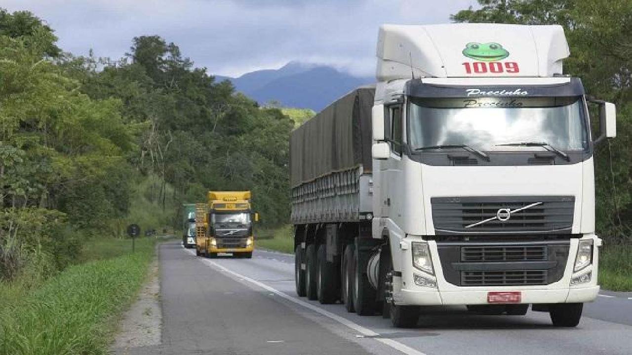 SECRETÁRIO DE INFRAESTRUTURA DESTACA APOIO A CAMINHONEIROS: NÃO HÁ DECRETO QUE IMPEÇA TRANSPORTE DE CARGAS NA BAHIA