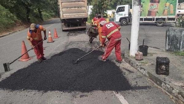 PREFEITURA SEGUE COM OPERAÇÃO “TAPA-BURACOS” EM ILHÉUS; SERVIÇO JÁ CONTEMPLOU 12 LOCALIDADES