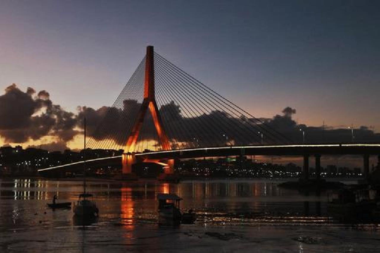 PLACA DE ILUMINAÇÃO QUEIMA E COMPROMETE ILUMINAÇÃO DA JORGE AMADO 