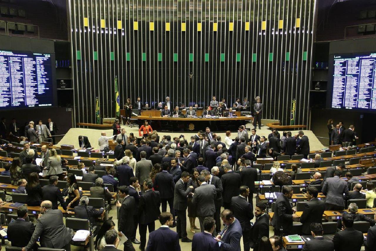 CÂMARA CONVOCA MINISTRO PARA EXPLICAR BLOQUEIO A UNIVERSIDADES