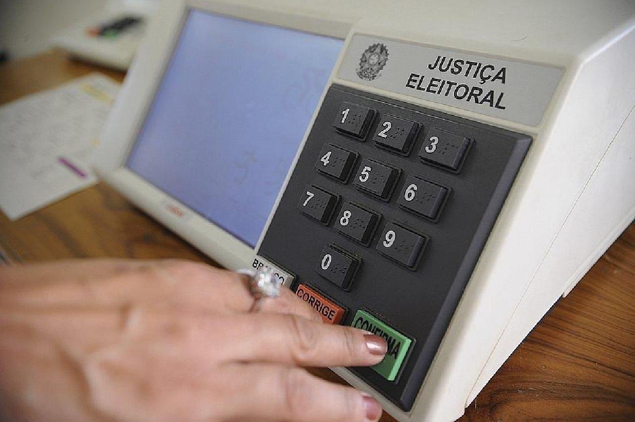 ERROS DE DIGITAÇÃO TRANSFORMAM CANDIDATOS EM "BILIONÁRIOS"; ENTENDA