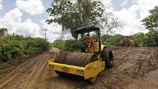 "POR QUE A OBRA PÚBLICA TEM QUE SER MAIS CARA DO QUE A OBRA PRIVADA?", QUESTIONA VILA NOVA