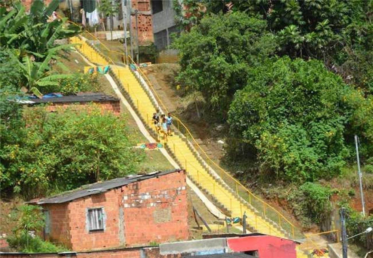 PREFEITO MÁRIO ALEXANDRE ENTREGA ESCADARIAS NO ALTO BELA VISTA E PRAÇA NA COMUNIDADE DO PARAGUAI