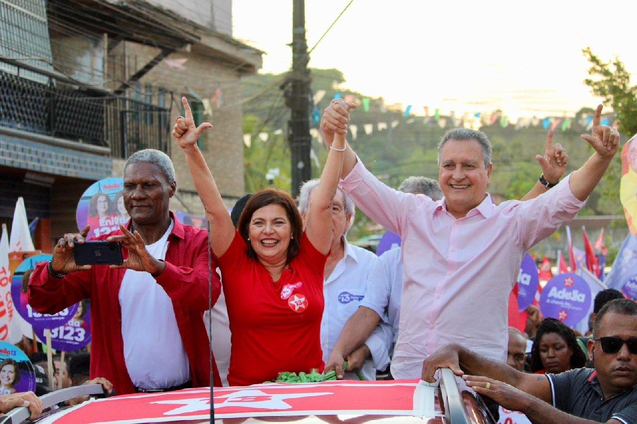 RUI COSTA E ADÉLIA FAZEM GRANDE CAMINHADA DA VITÓRIA NO CENTRO DE ILHÉUS NESTA SEXTA-FEIRA (04)