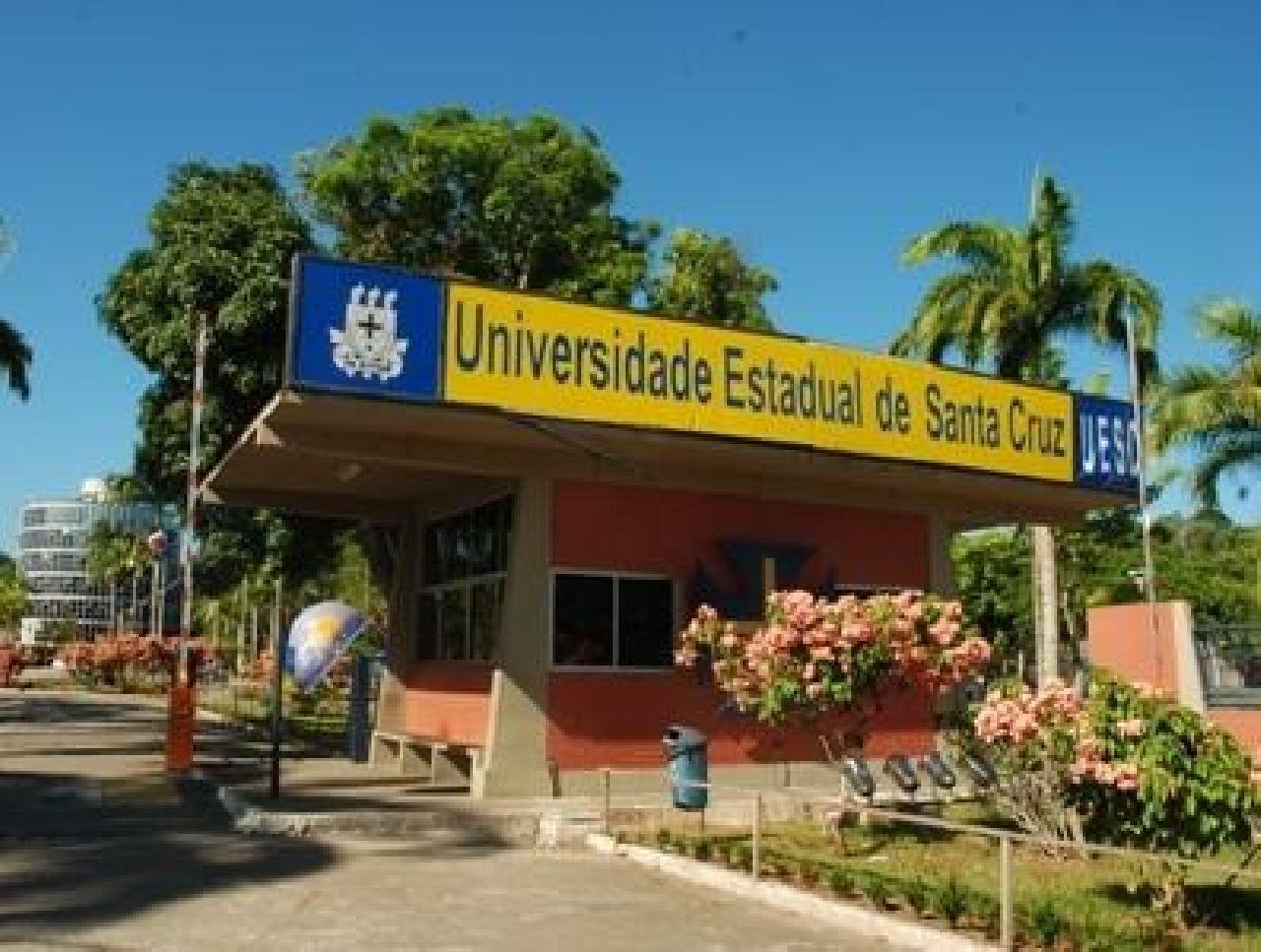 GOVERNADOR RECREDENCIA A UESC POR MAIS OITO ANOS