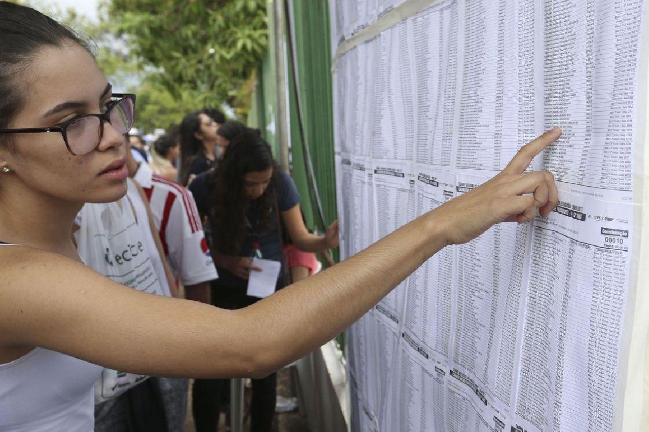 ESTUDANTES TÊM ATÉ HOJE PARA SE INSCREVER NO ENEM