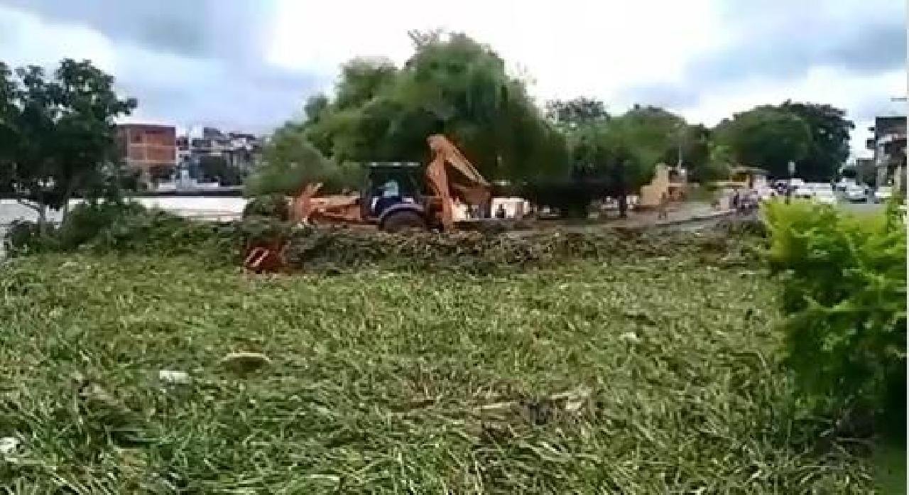 VÍDEO: PREFEITURA DE ITABUNA RETIRA BARONESAS DAS RUAS, JOGA NO RIO CACHOEIRA E REVOLTA ILHEENSES