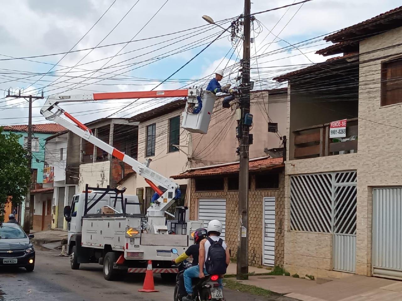 LÂMPADAS LED SÃO INSTALADAS NO BAIRRO NELSON COSTA EM ILHÉUS