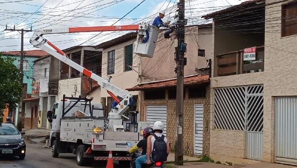 LÂMPADAS LED SÃO INSTALADAS NO BAIRRO NELSON COSTA EM ILHÉUS