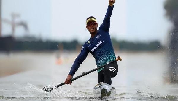 ISAQUIAS QUEIROZ CONQUISTA DOIS OUROS NA COPA DO MUNDO DE CANOAGEM NA HUNGRIA