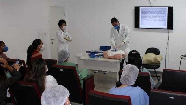 ENFERMEIROS DO HRCC PARTICIPAM DE CURSO SOBRE CUIDADOS COM PACIENTES UROLÓGICOS