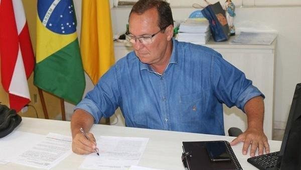 JUSTIÇA DETERMINA AFASTAMENTO DE MOACYR. PREFEITO VAI RECORRER