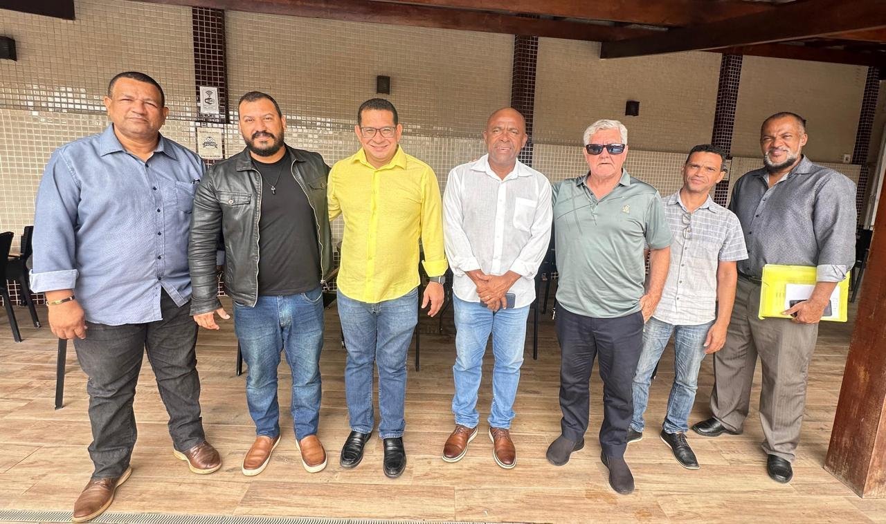 BENTO LIMA SE REÚNE COM LÍDERES RELIGIOSOS EM COMUNIDADE EVANGÉLICA