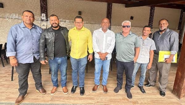 BENTO LIMA SE REÚNE COM LÍDERES RELIGIOSOS EM COMUNIDADE EVANGÉLICA