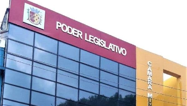 CÂMARA DE ILHÉUS PAGA 1ª PARCELA DO 13º SALÁRIO AOS SERVIDORES