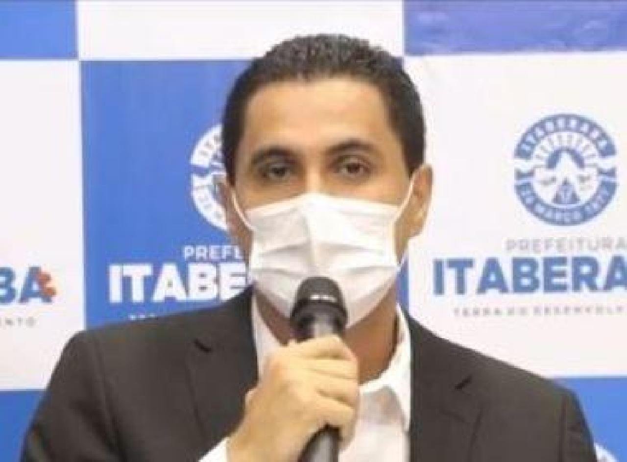 PREFEITO DE ITABERABA ANUNCIA ACORDO PARA AQUISIÇÃO DE 30 MIL DOSES DA CORONAVAC