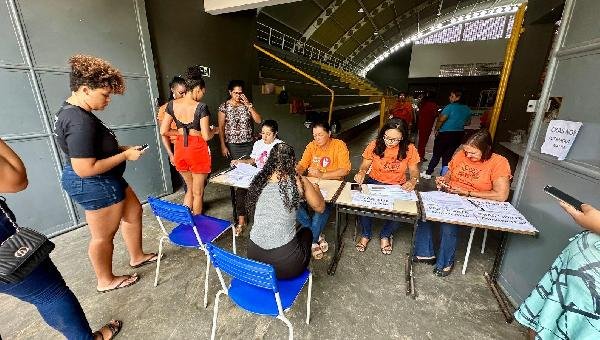 FAMÍLIAS ATINGIDAS PELAS CHUVAS EM ILHÉUS VÃO CONTINUAR RECEBENDO COLCHÕES NESTA SEXTA-FEIRA (26)