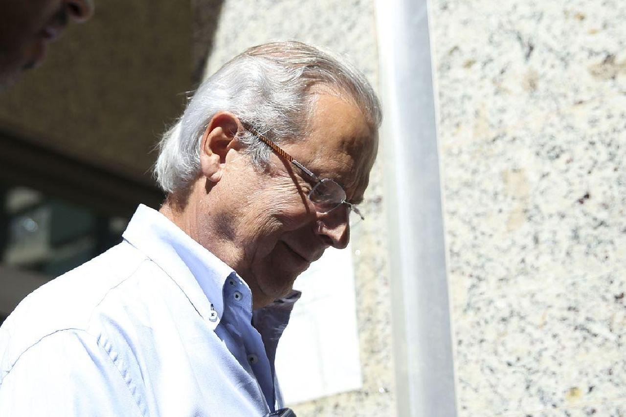 DIRCEU SE APRESENTA À PF EM CURITIBA PARA CUMPRIR PENA NA LAVA JATO