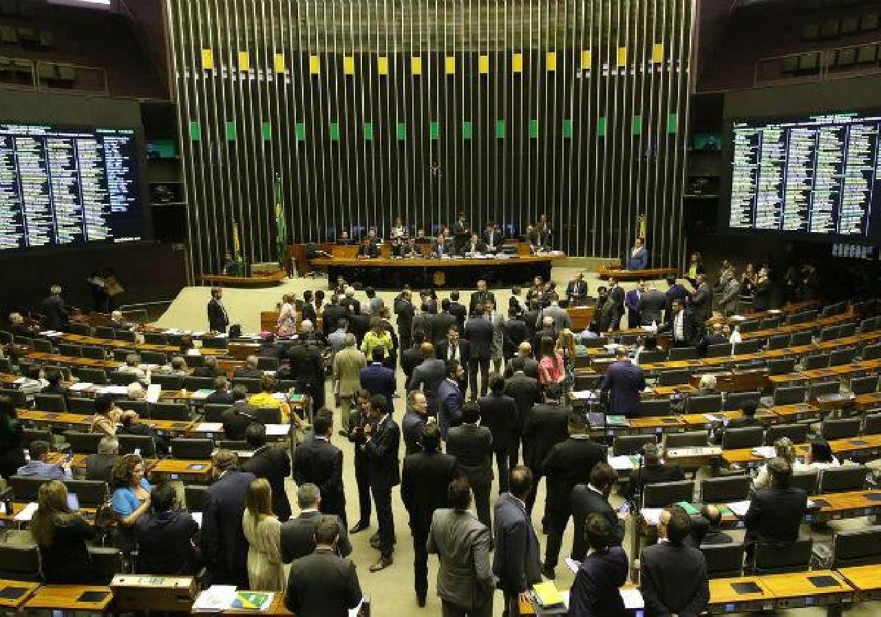 DEPUTADO APRESENTA PROJETO QUE ACABA COM MEIA-ENTRADA