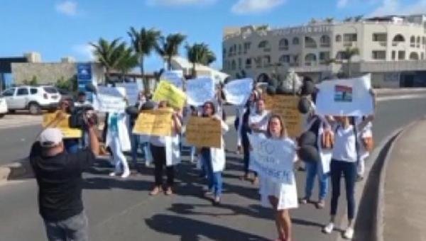 ILHÉUS: PROFISSIONAIS DE ENFERMAGEM FAZEM PROTESTO CONTRA SUSPENSÃO DA LEI DO PISO SALARIAL 